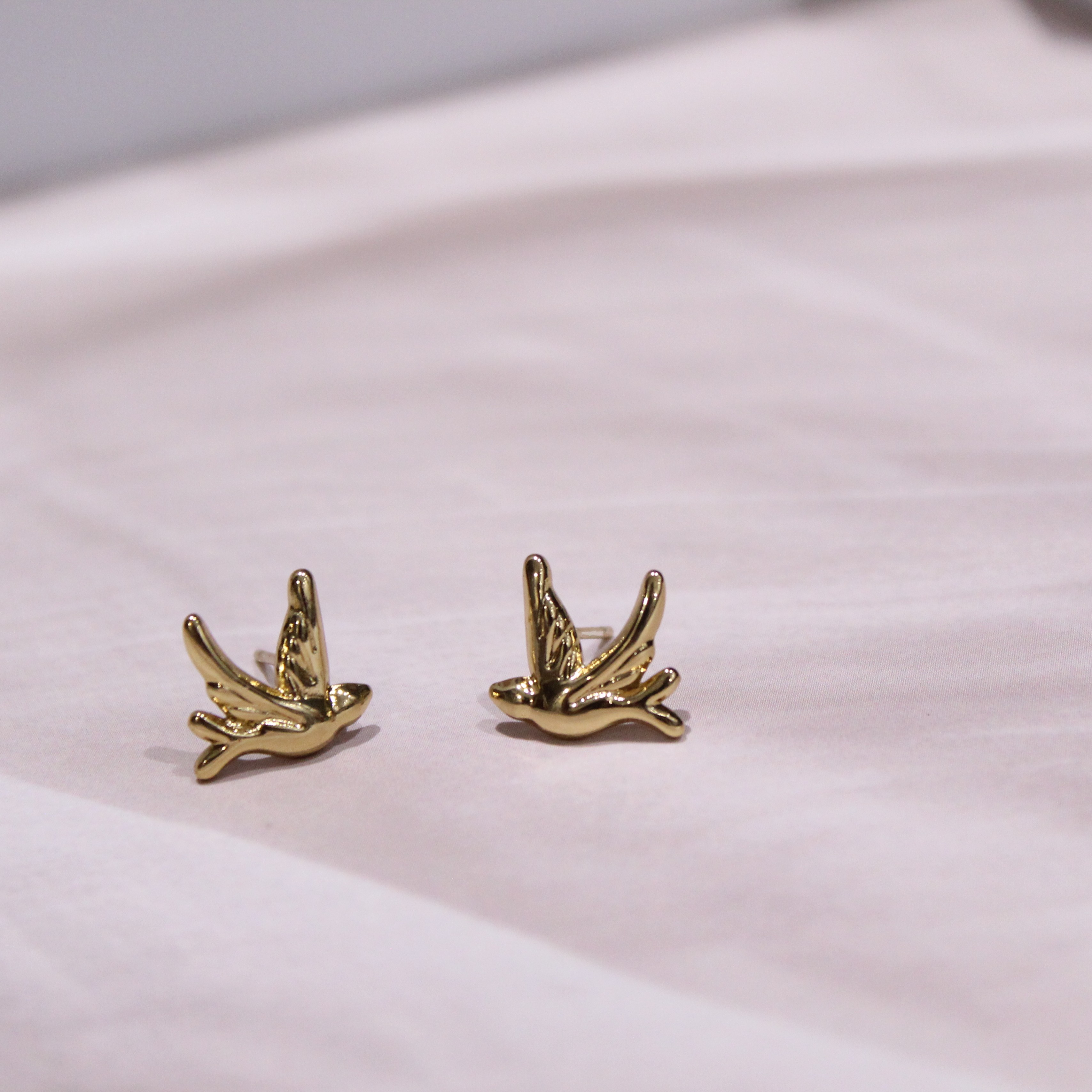 Flying birds studs