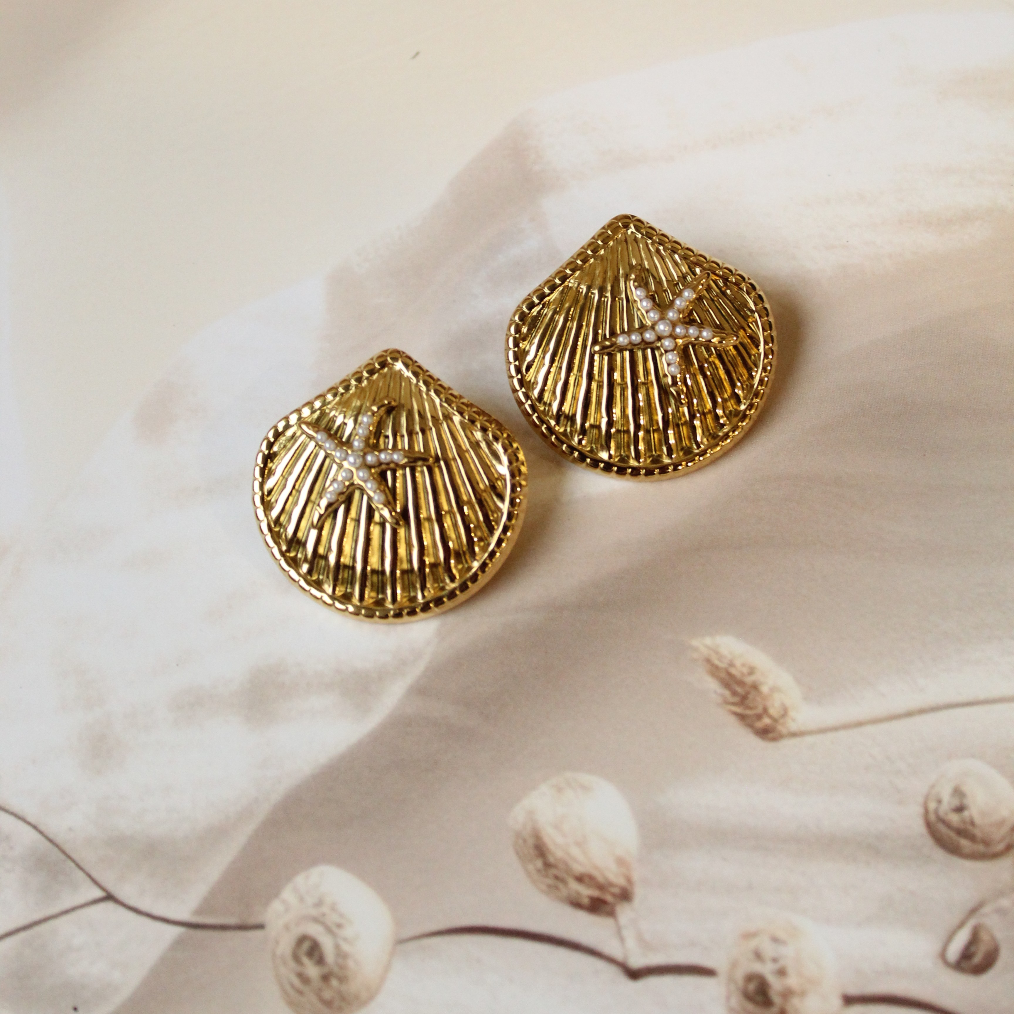 Golden seastar studs