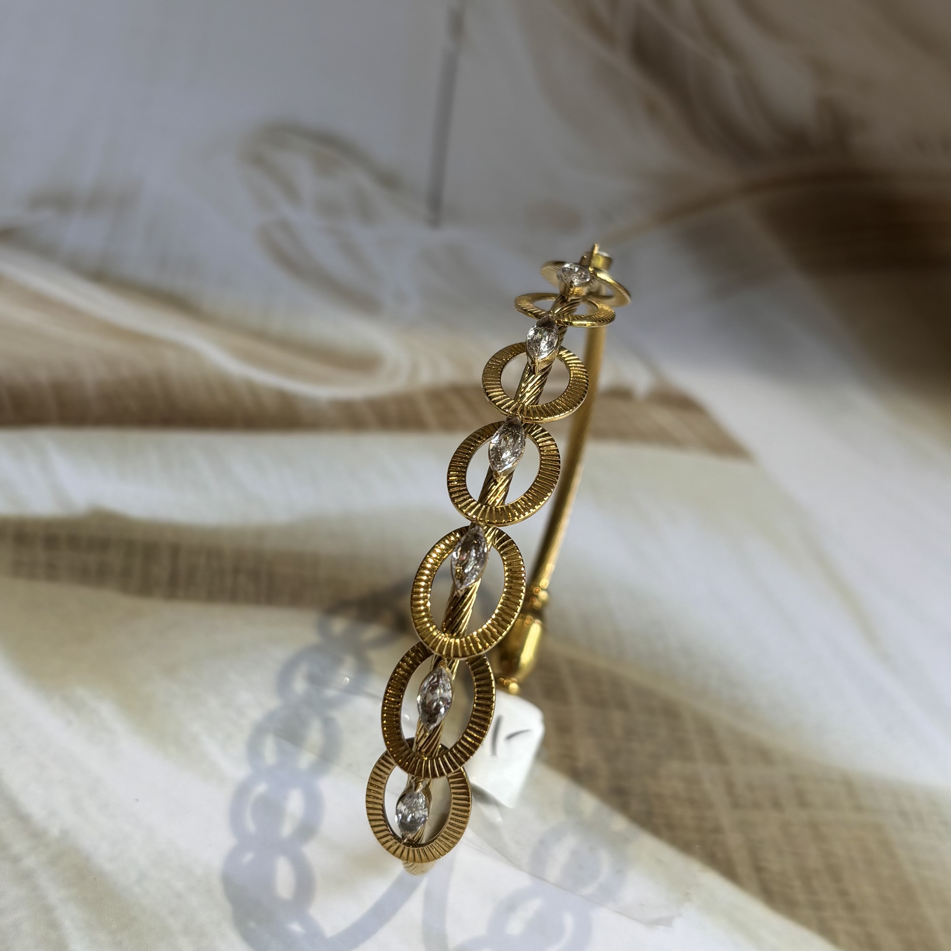 AD loops bracelet