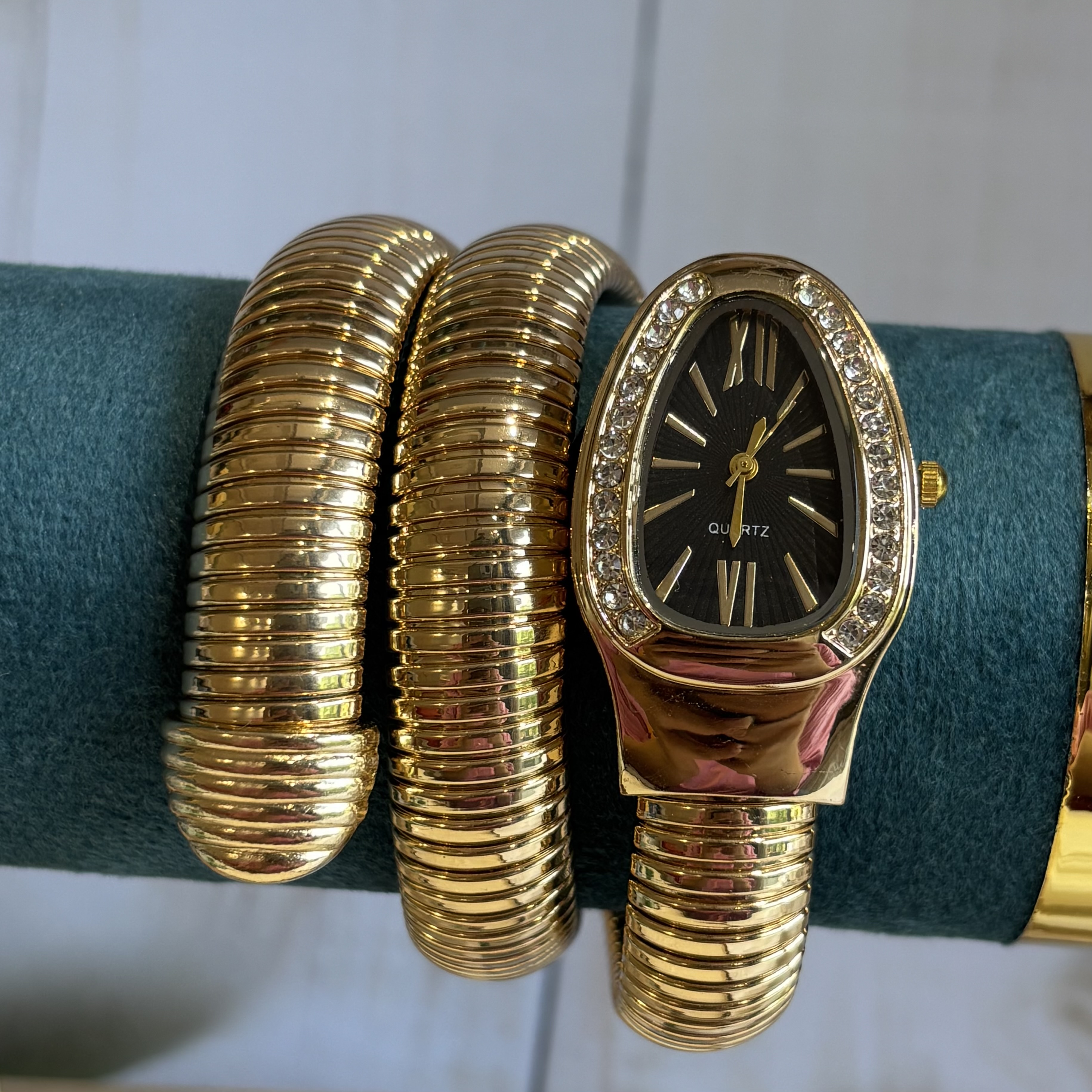 Serpent watch black dial - gold