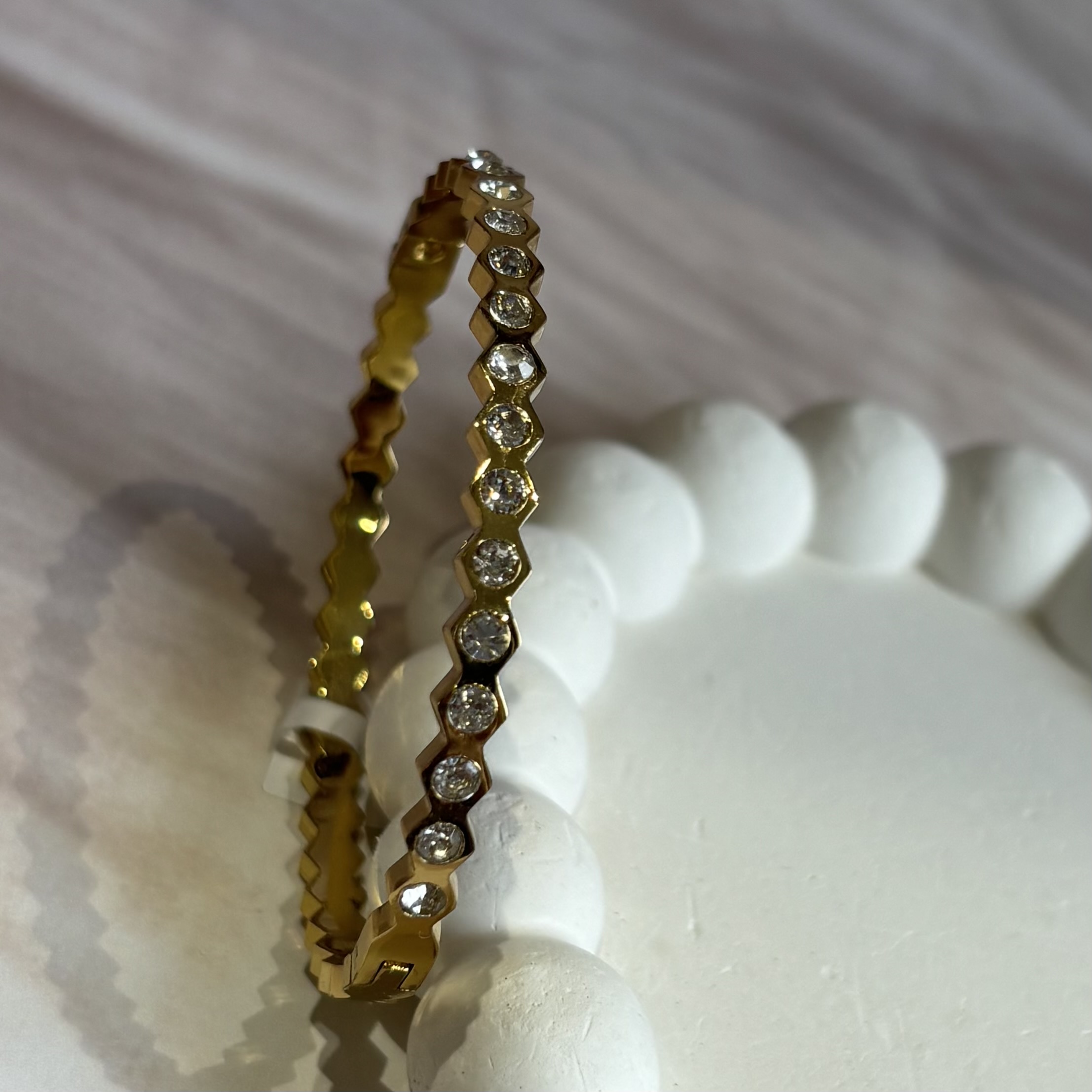Zircon line bracelet