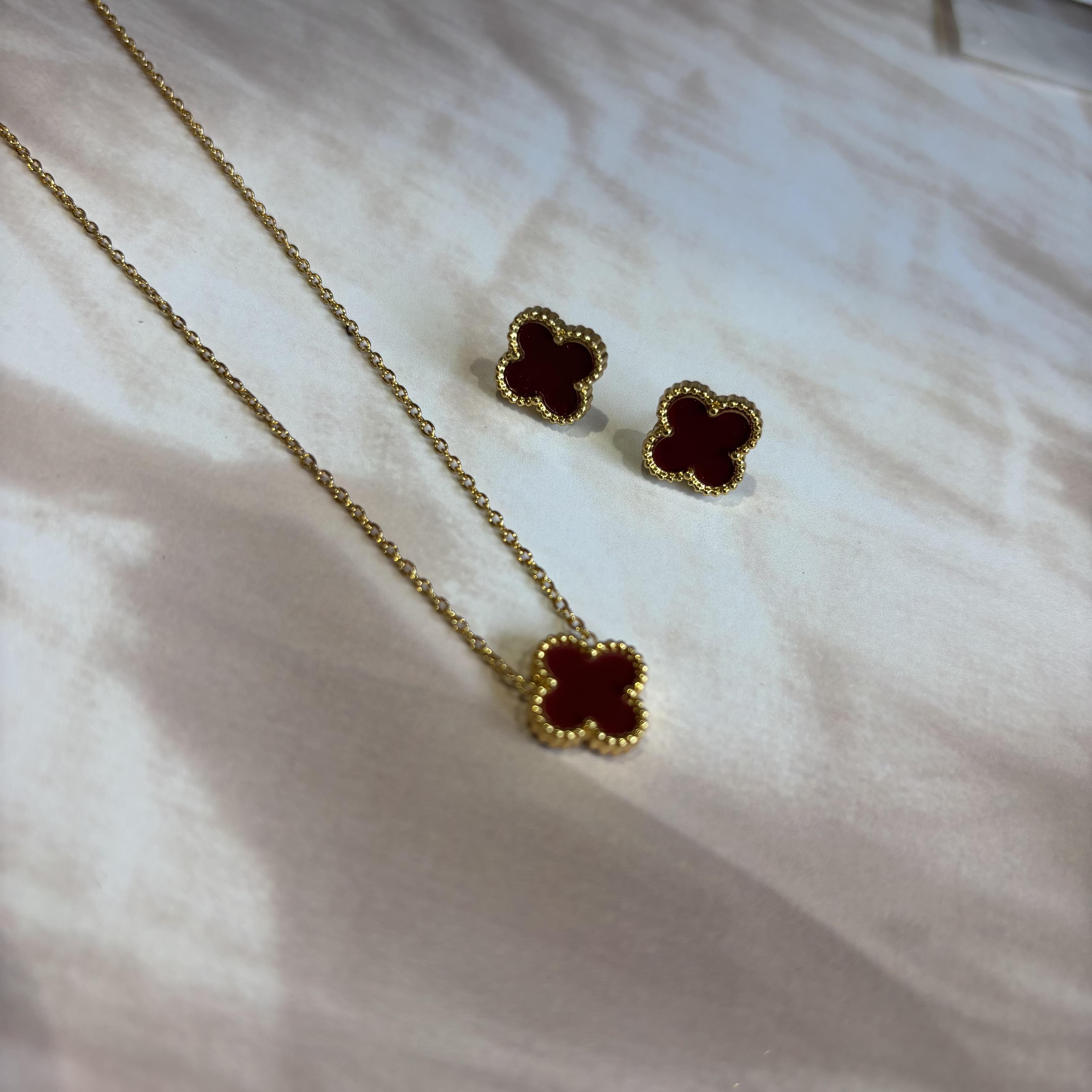 Clover pendant set - red