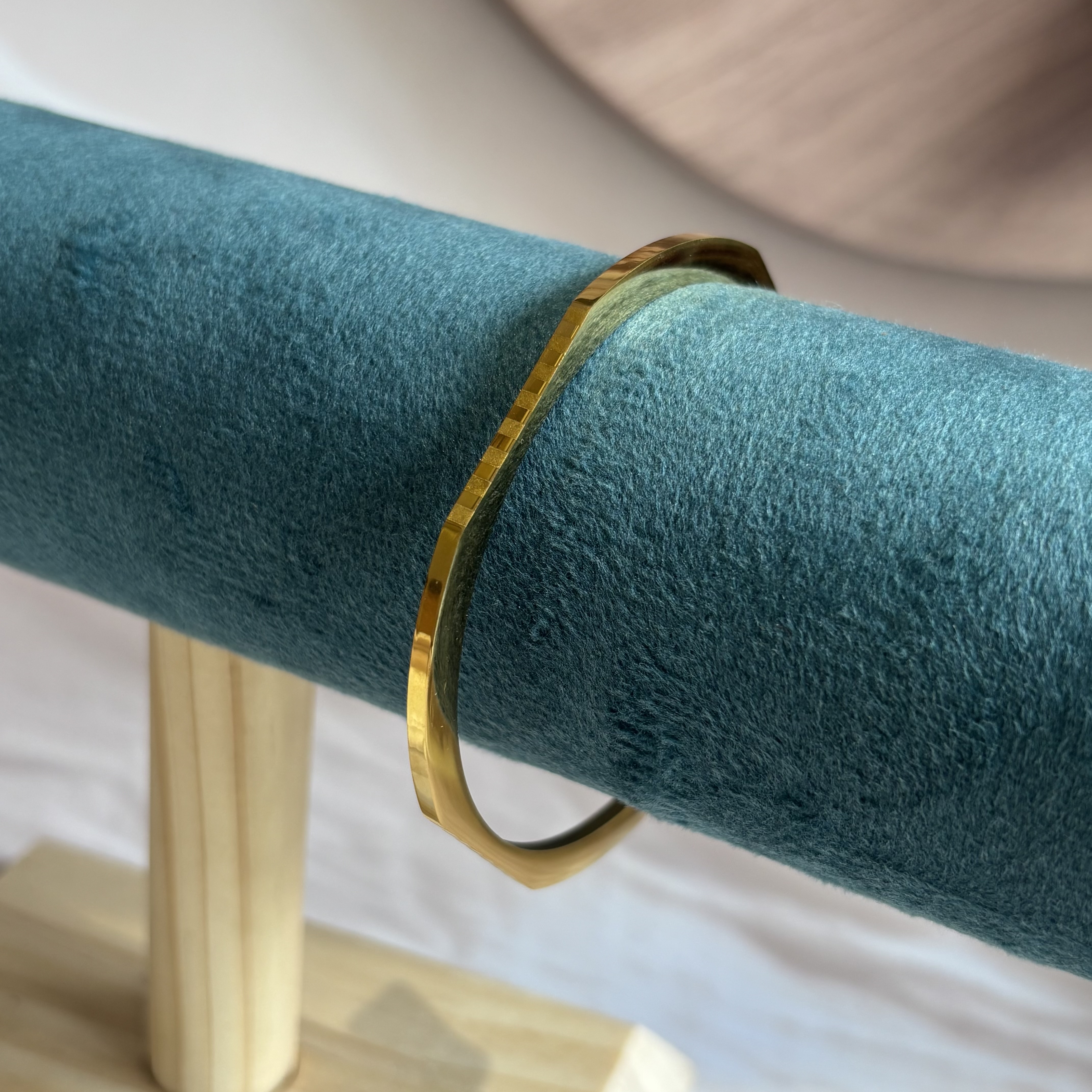 Geometric bangle