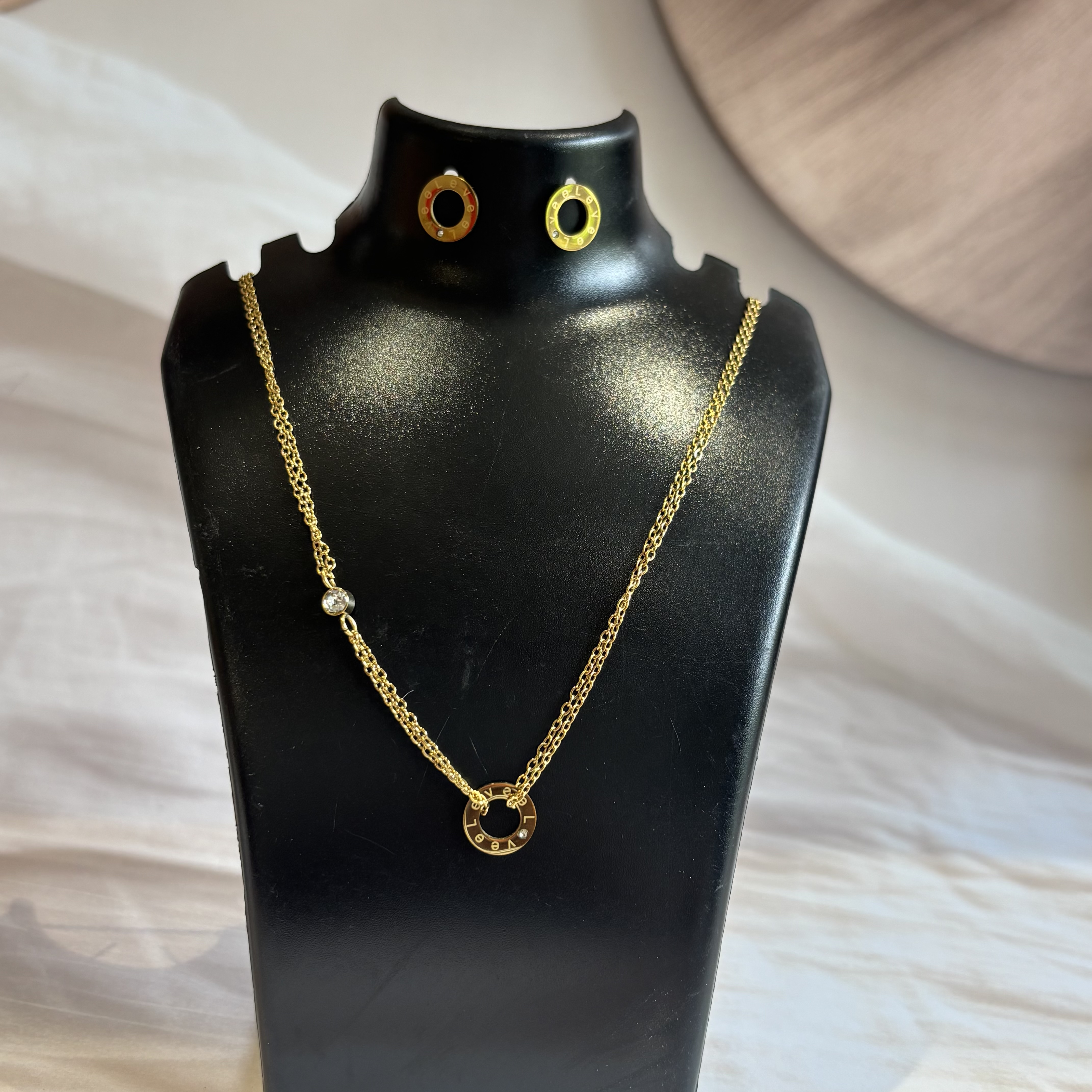 Layered chain pendant