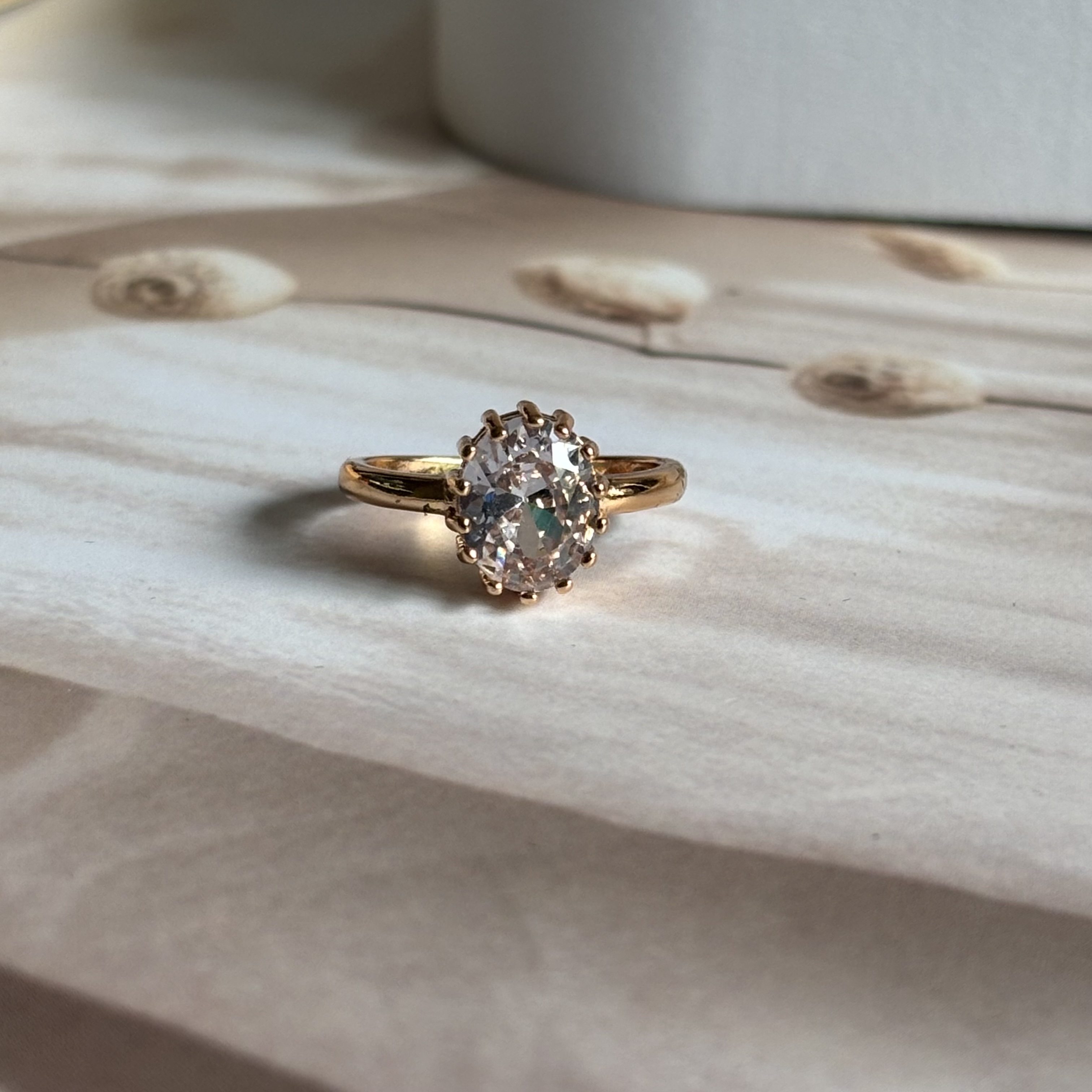 Single stone ring
