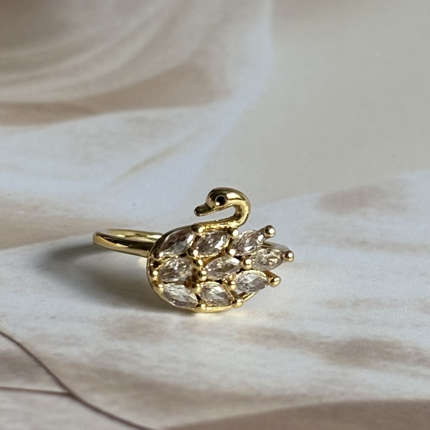 Swan ring - gold