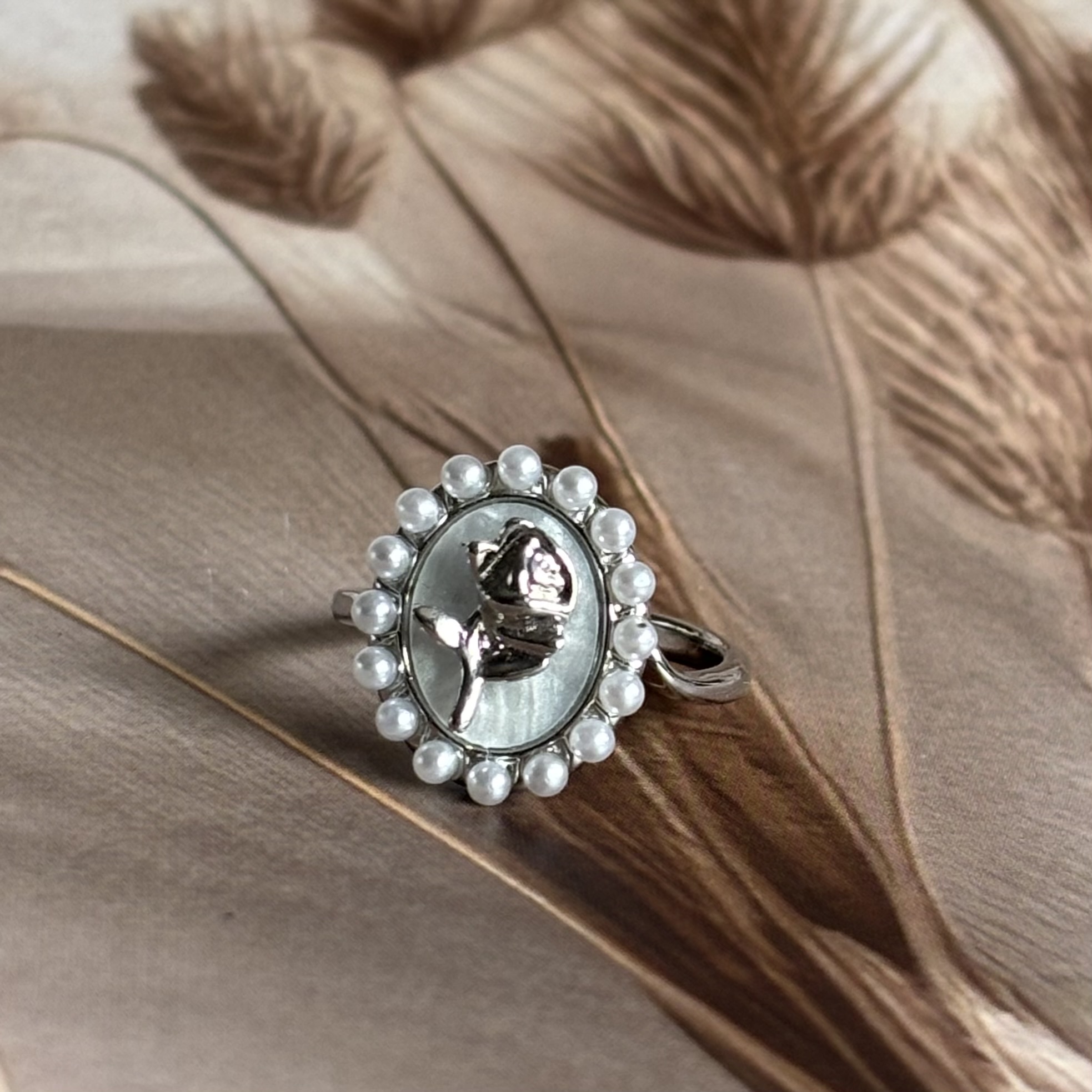 Rose stamp ring