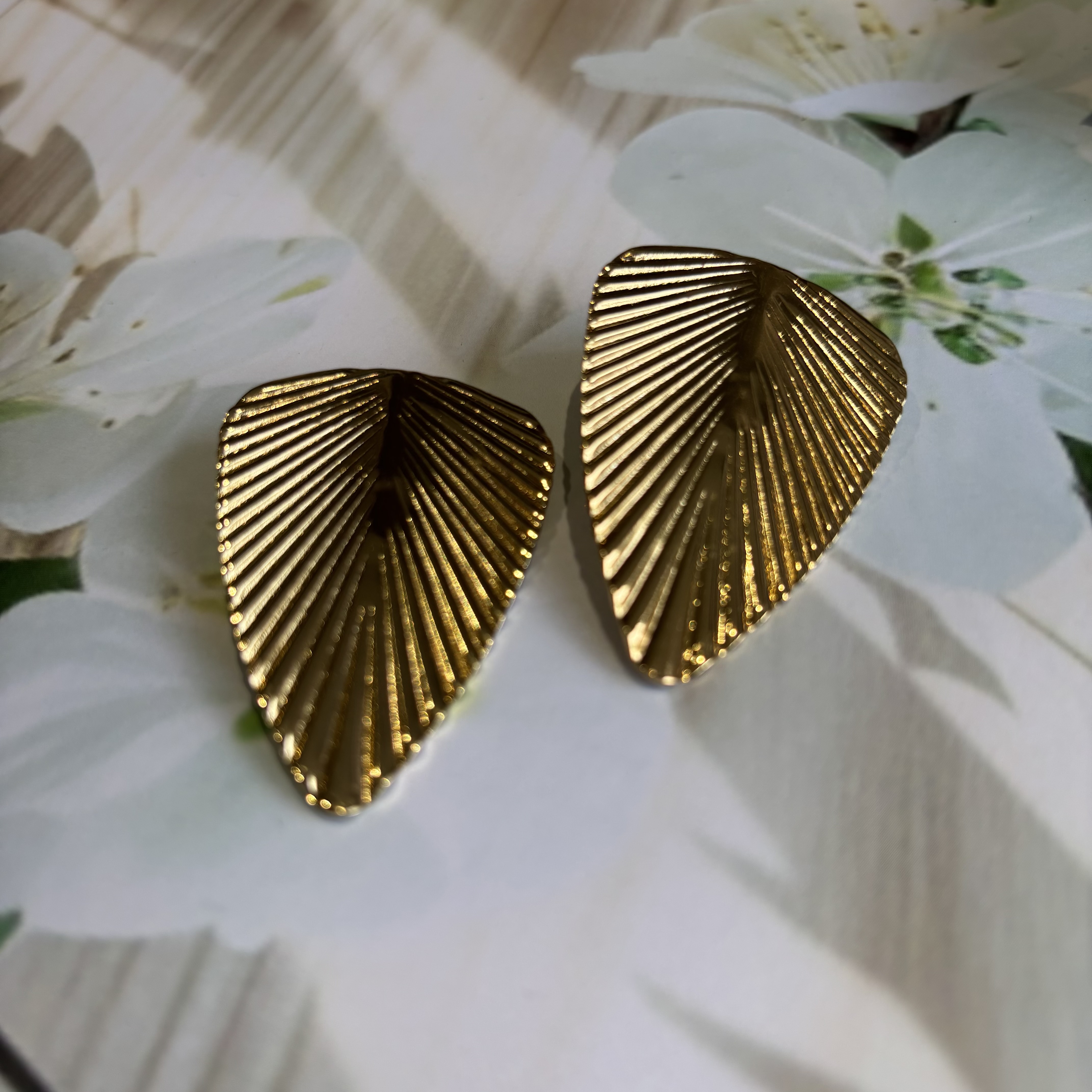 Lotus leaf studs