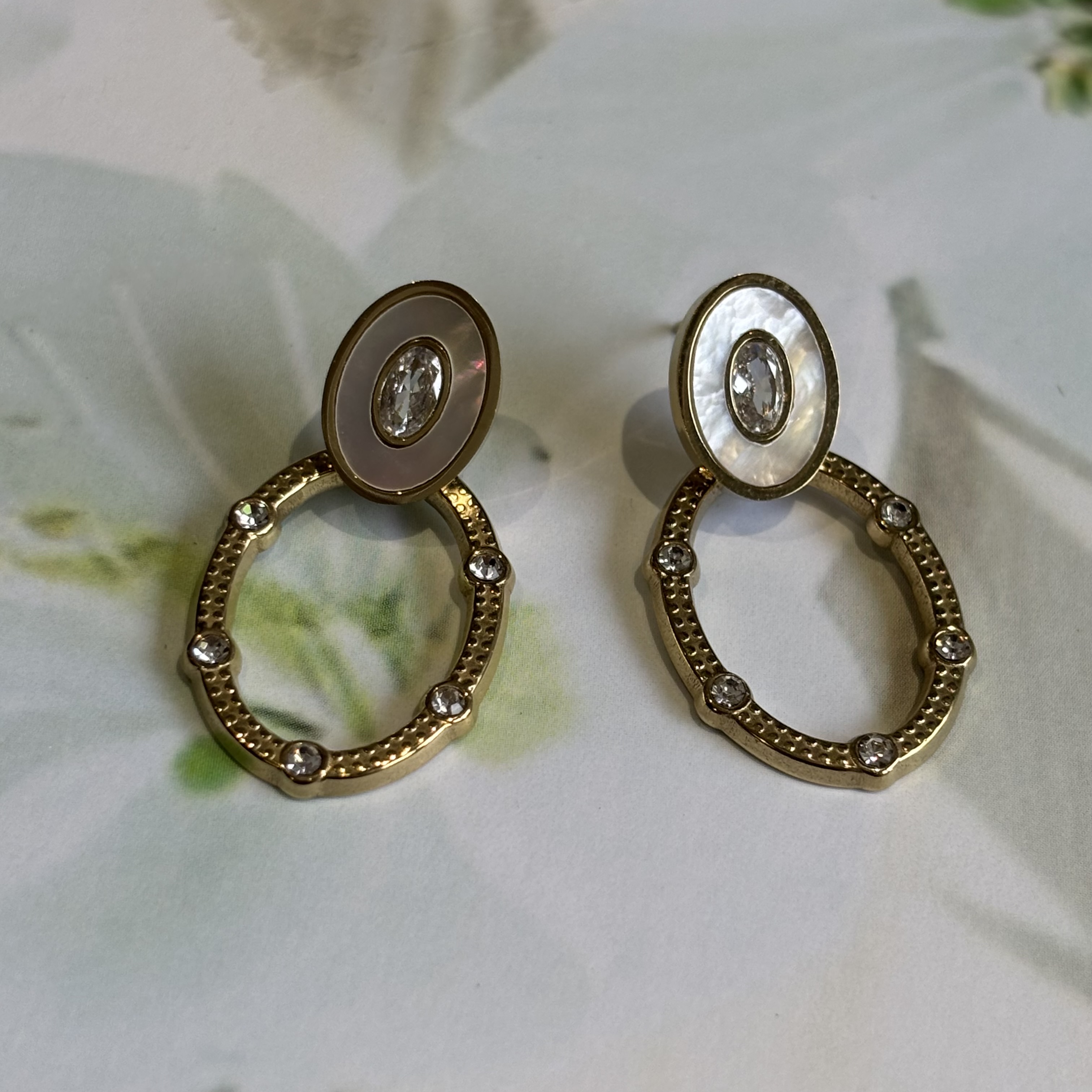 Tea time studs