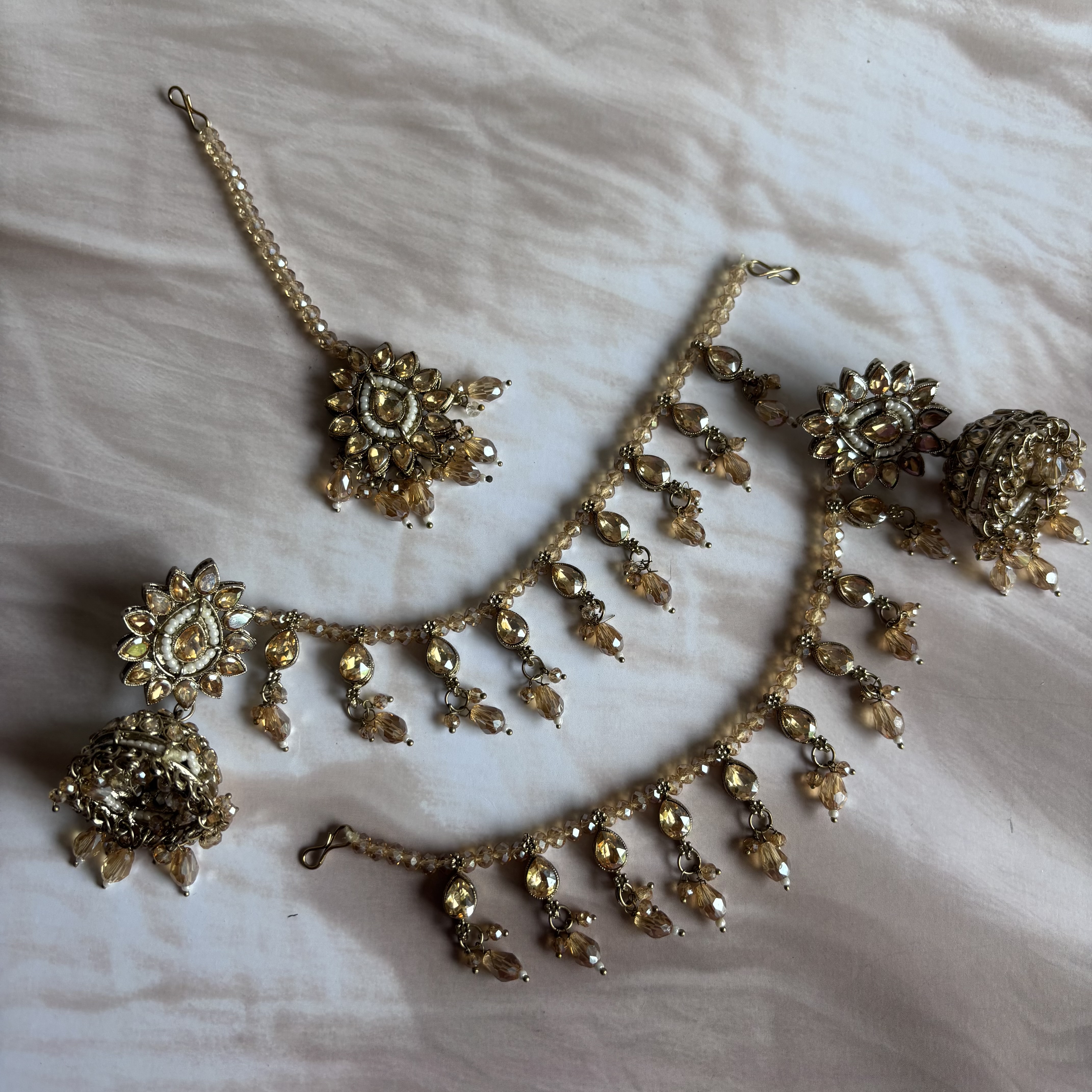 Kundan jhumka