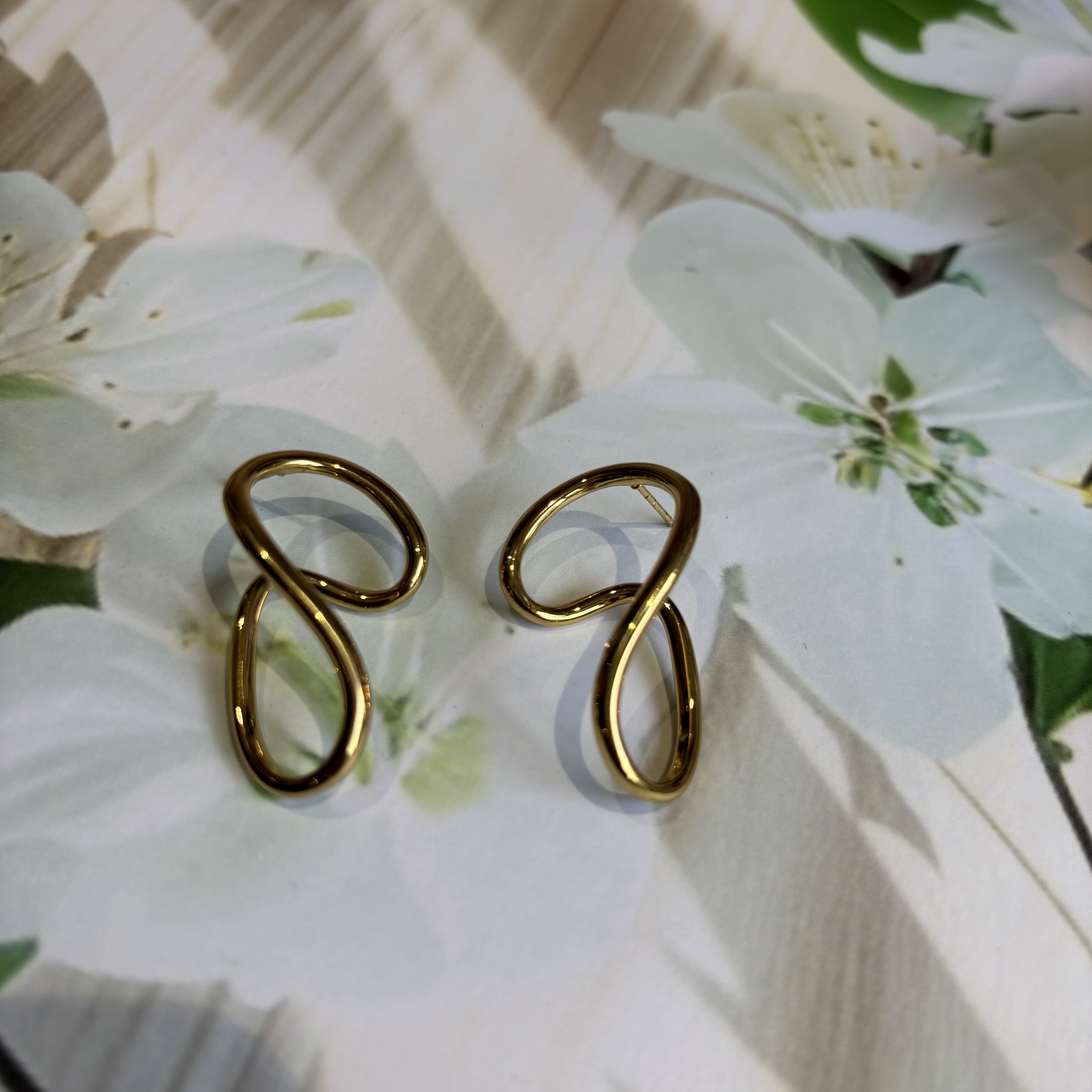 Shapeless earrings