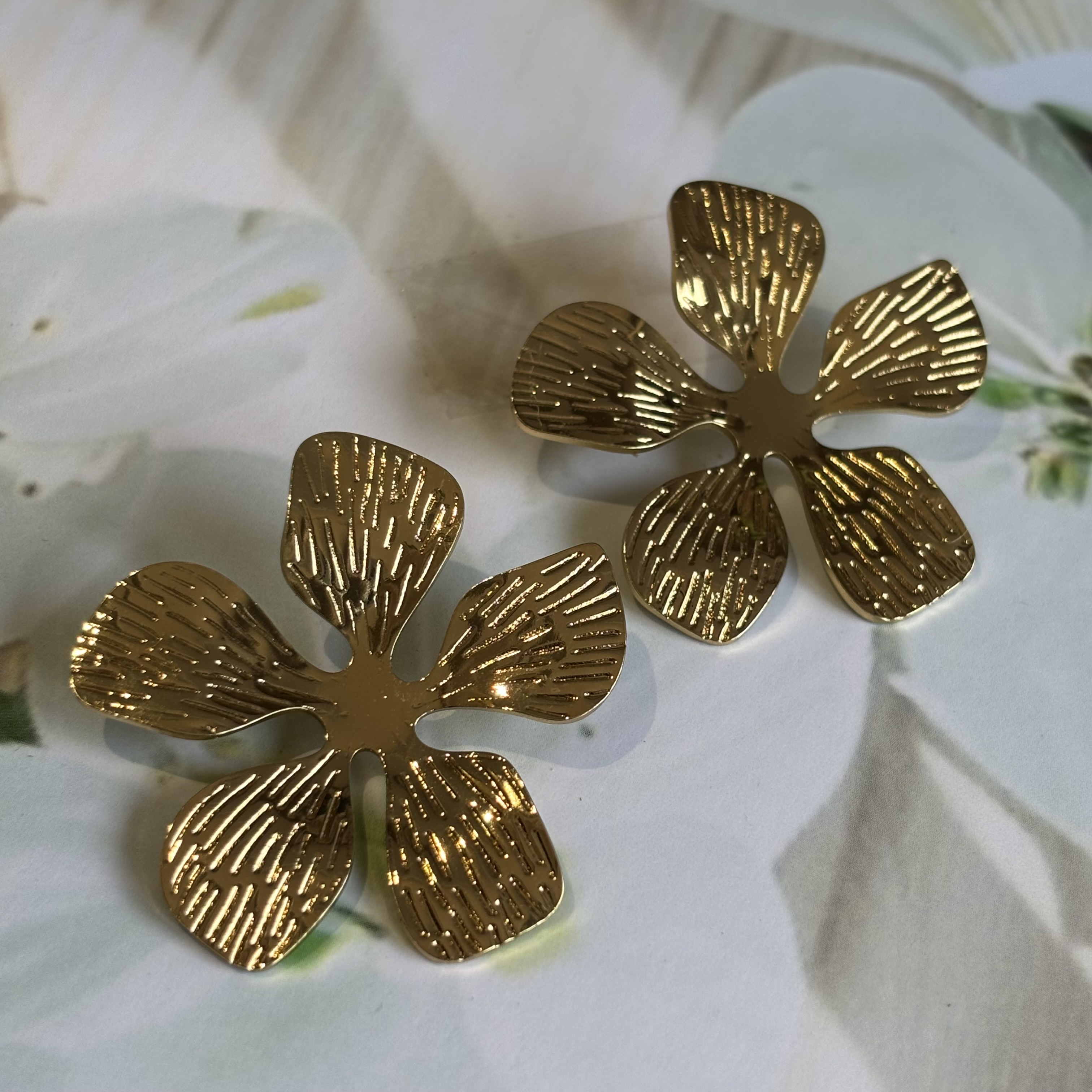 Flower studs