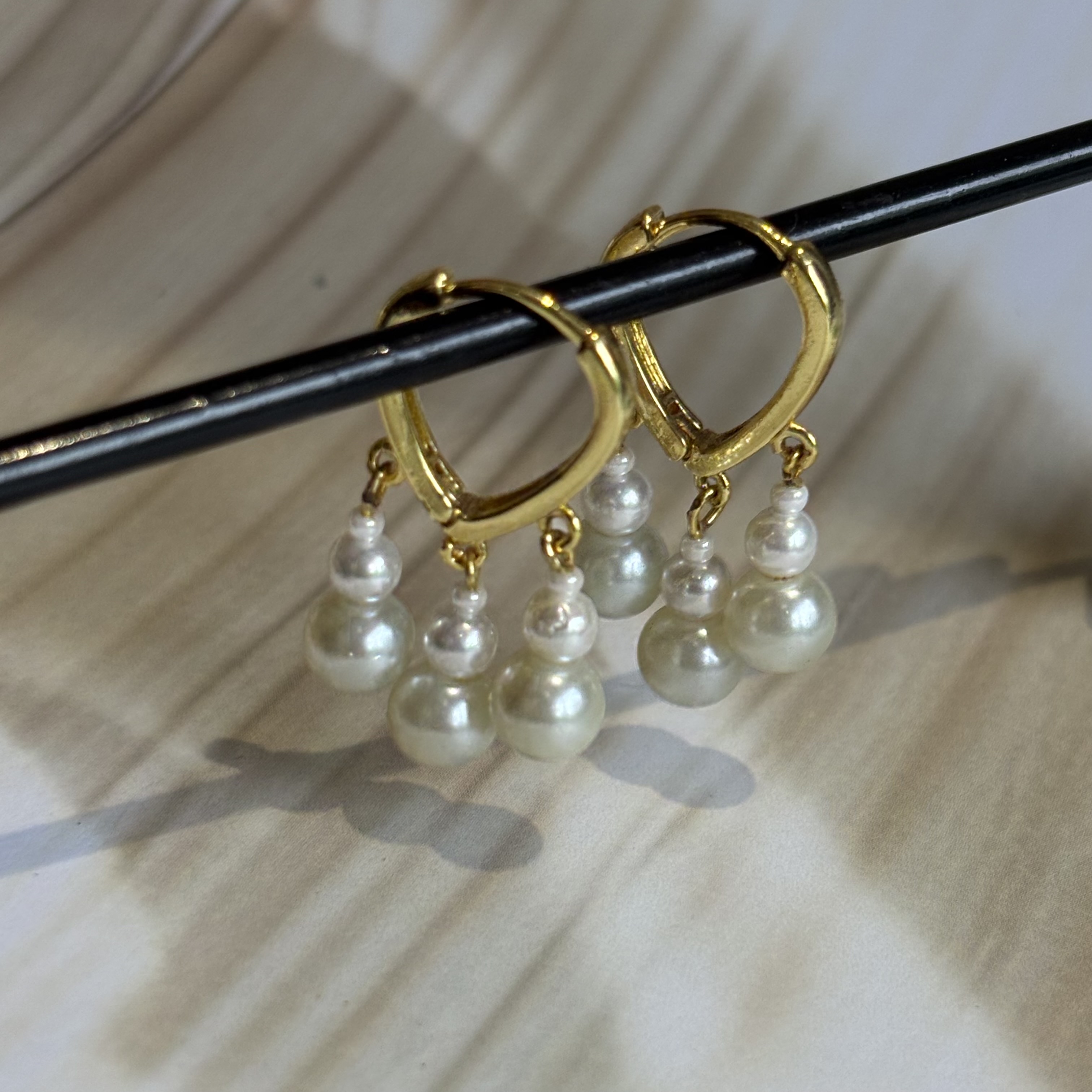 Pearl hanging hoops