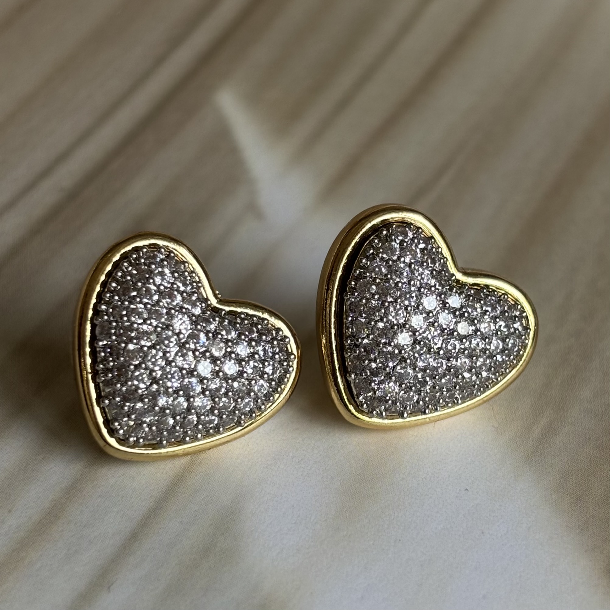 AD heart studs