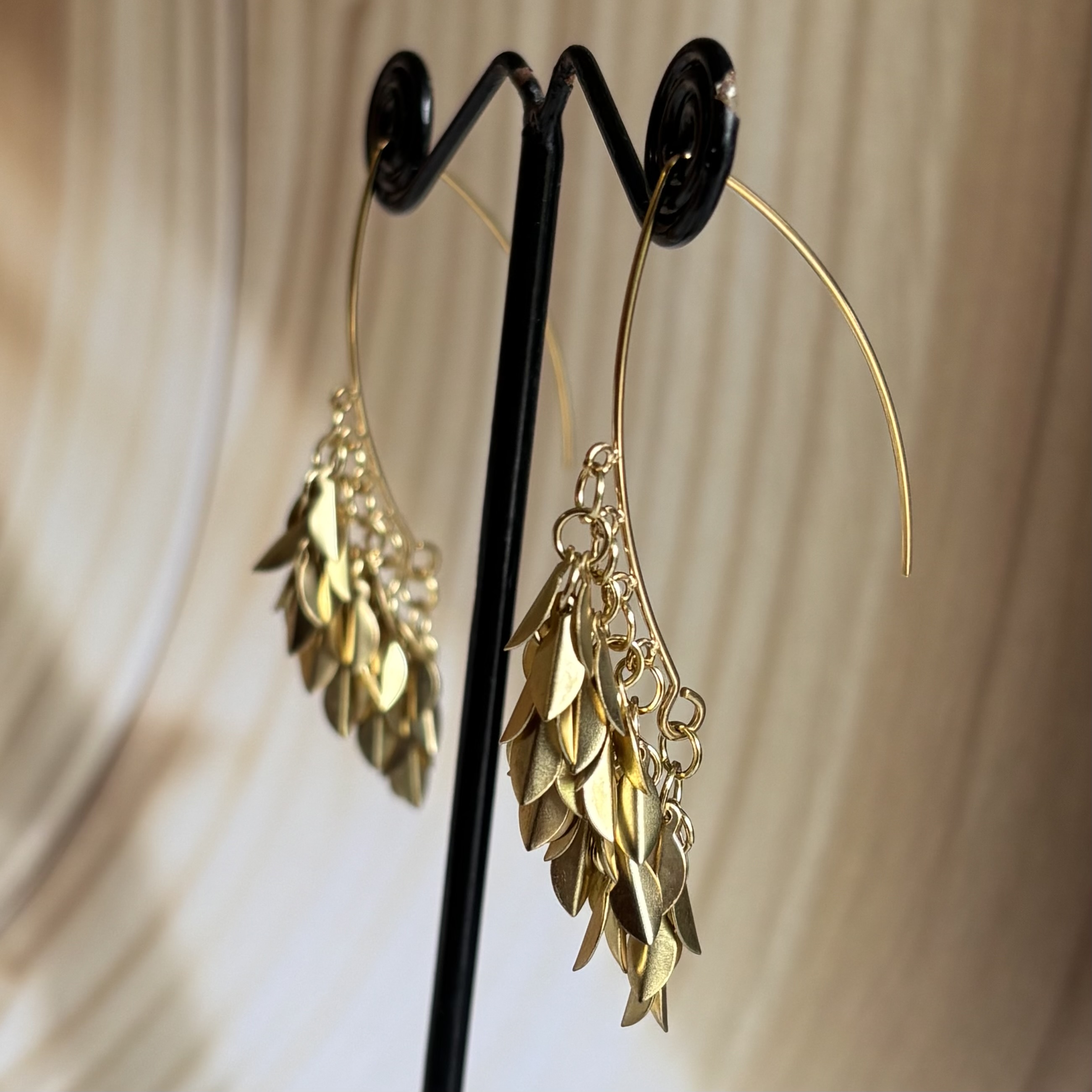 Sleek leafy drops
