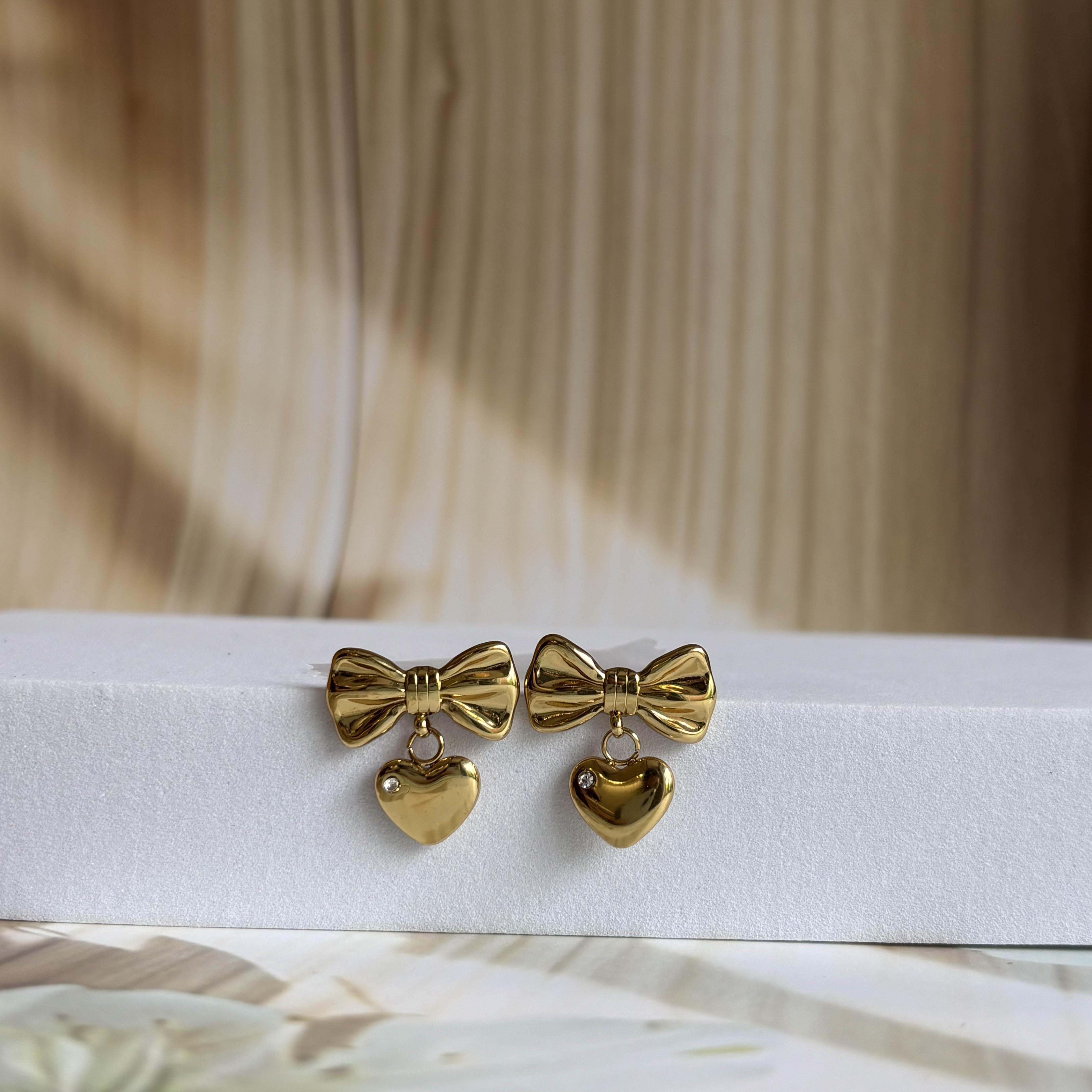 Classic bow studs