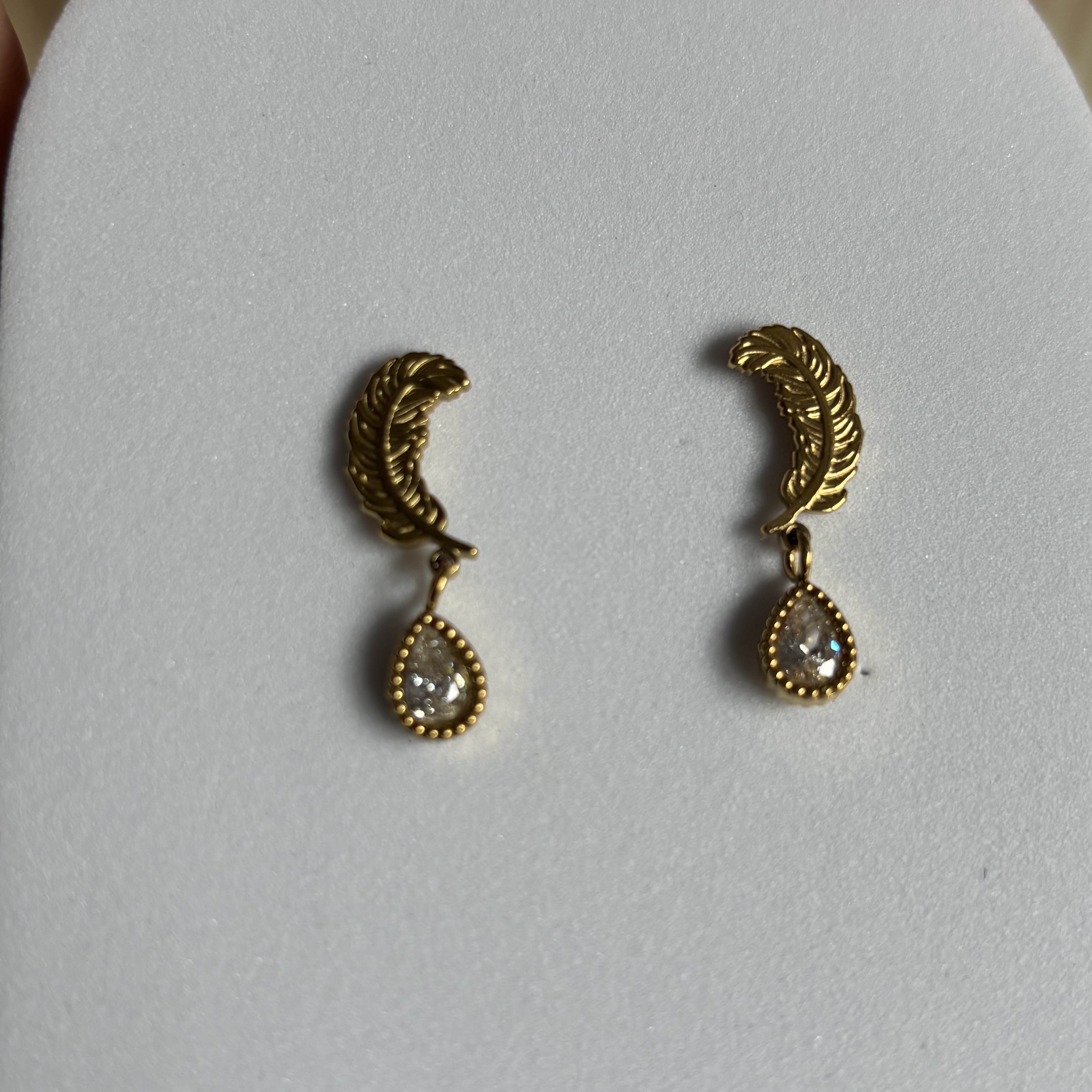 Leaf studs with drop