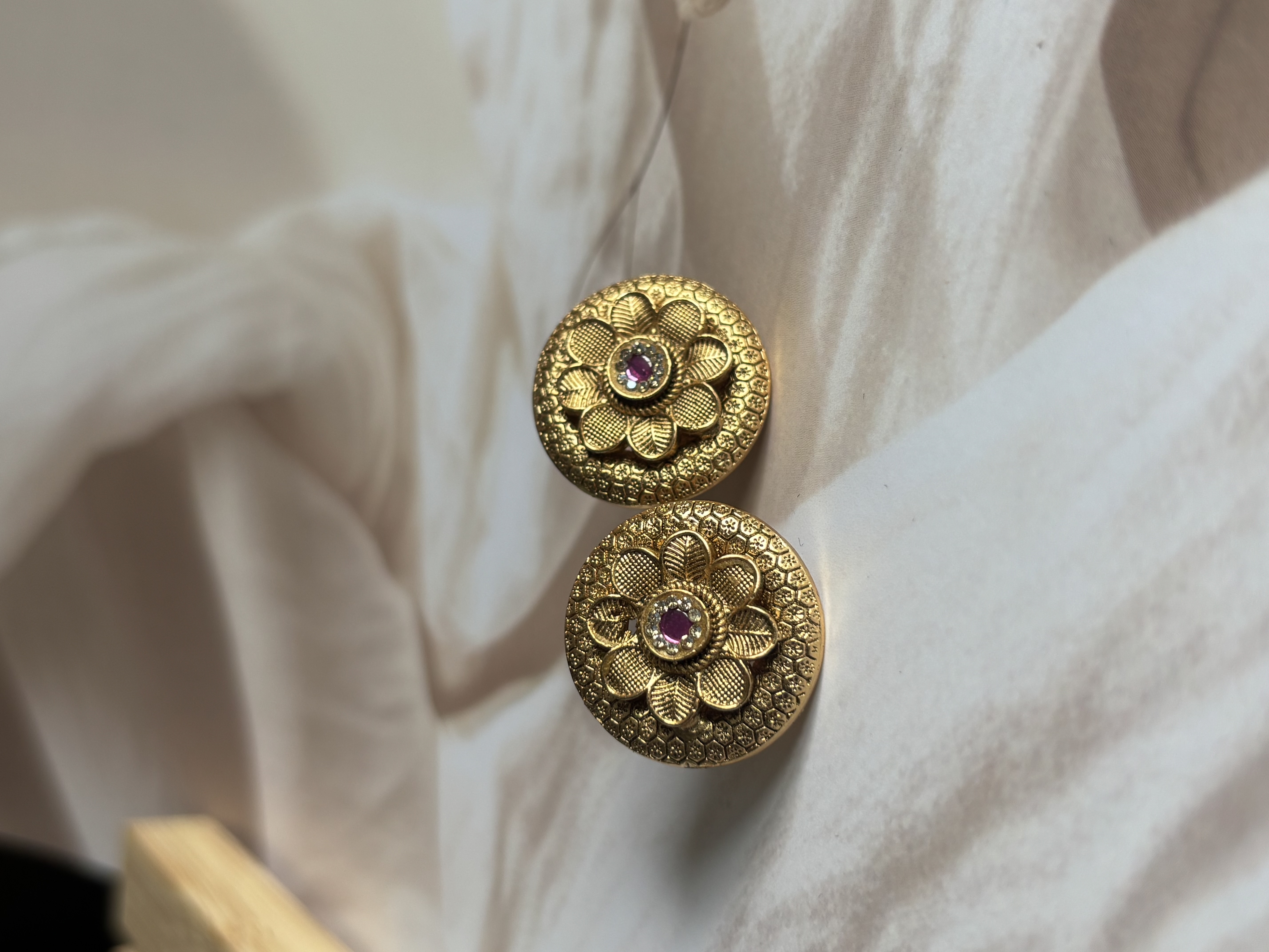 Flower studs
