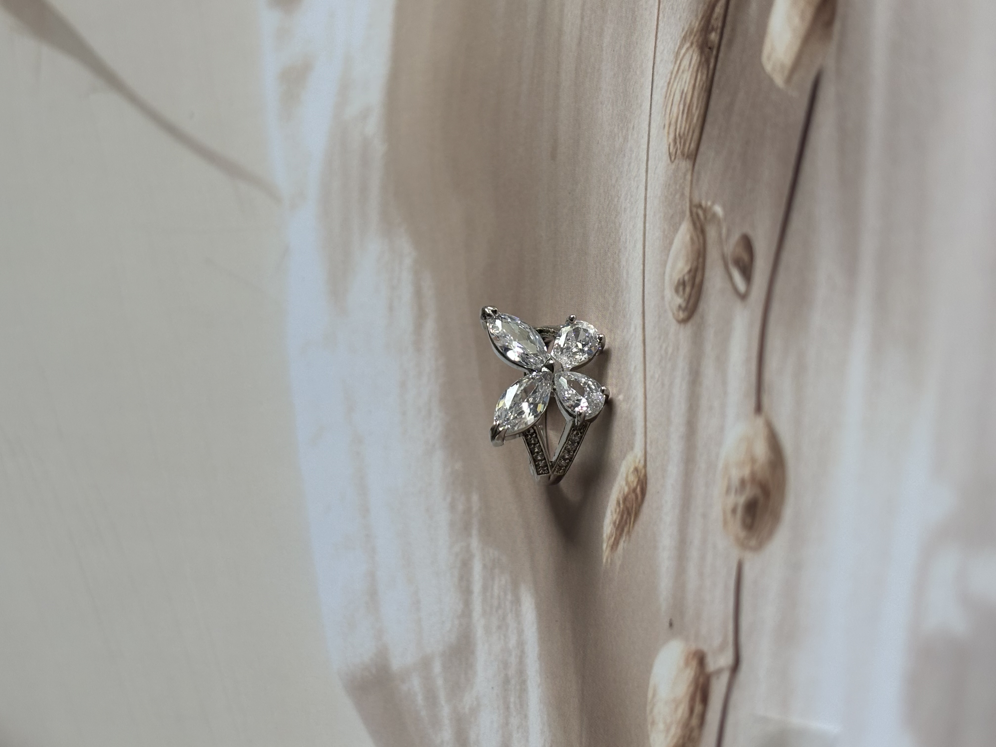 Ad butterfly ring