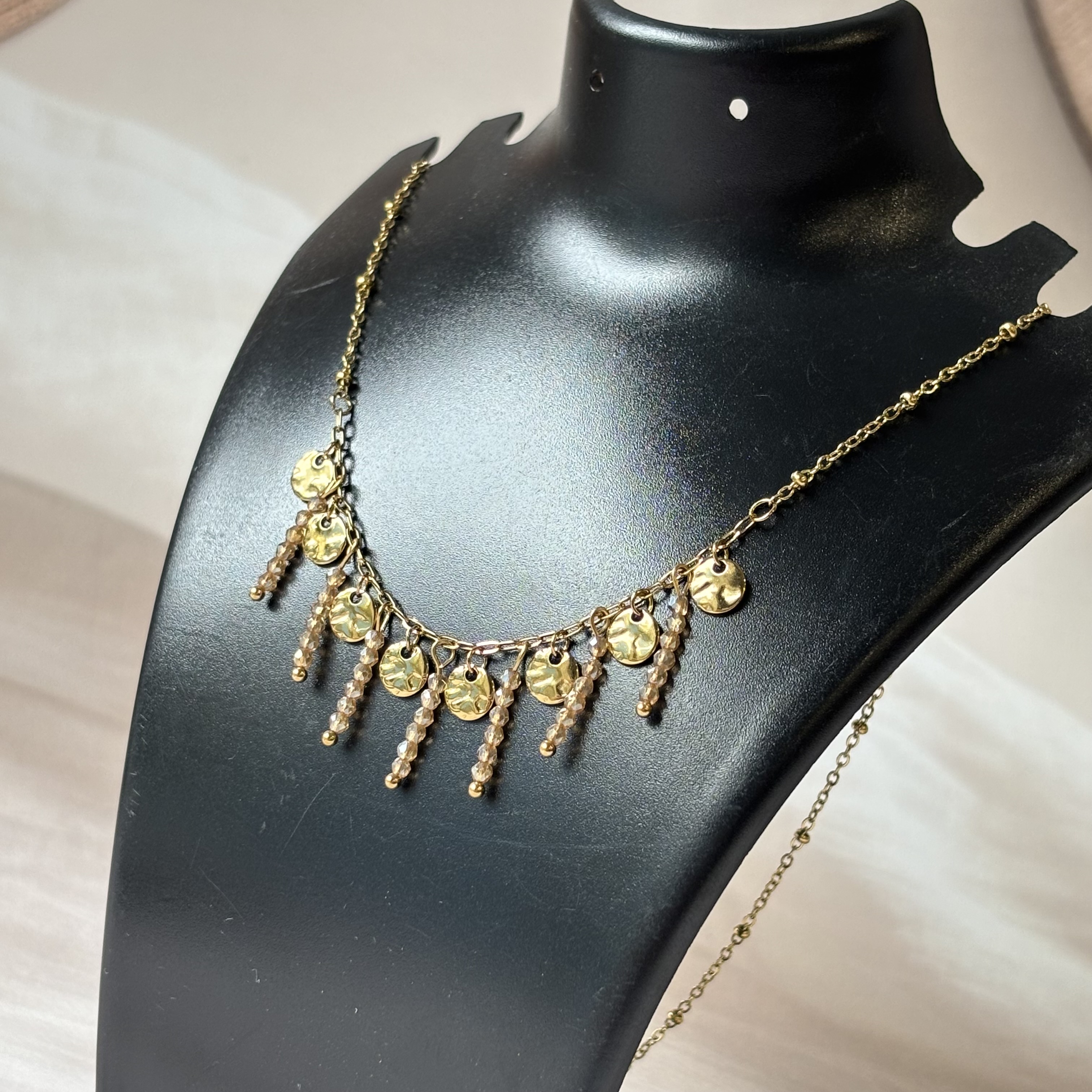 Sleek hanging beads becklace