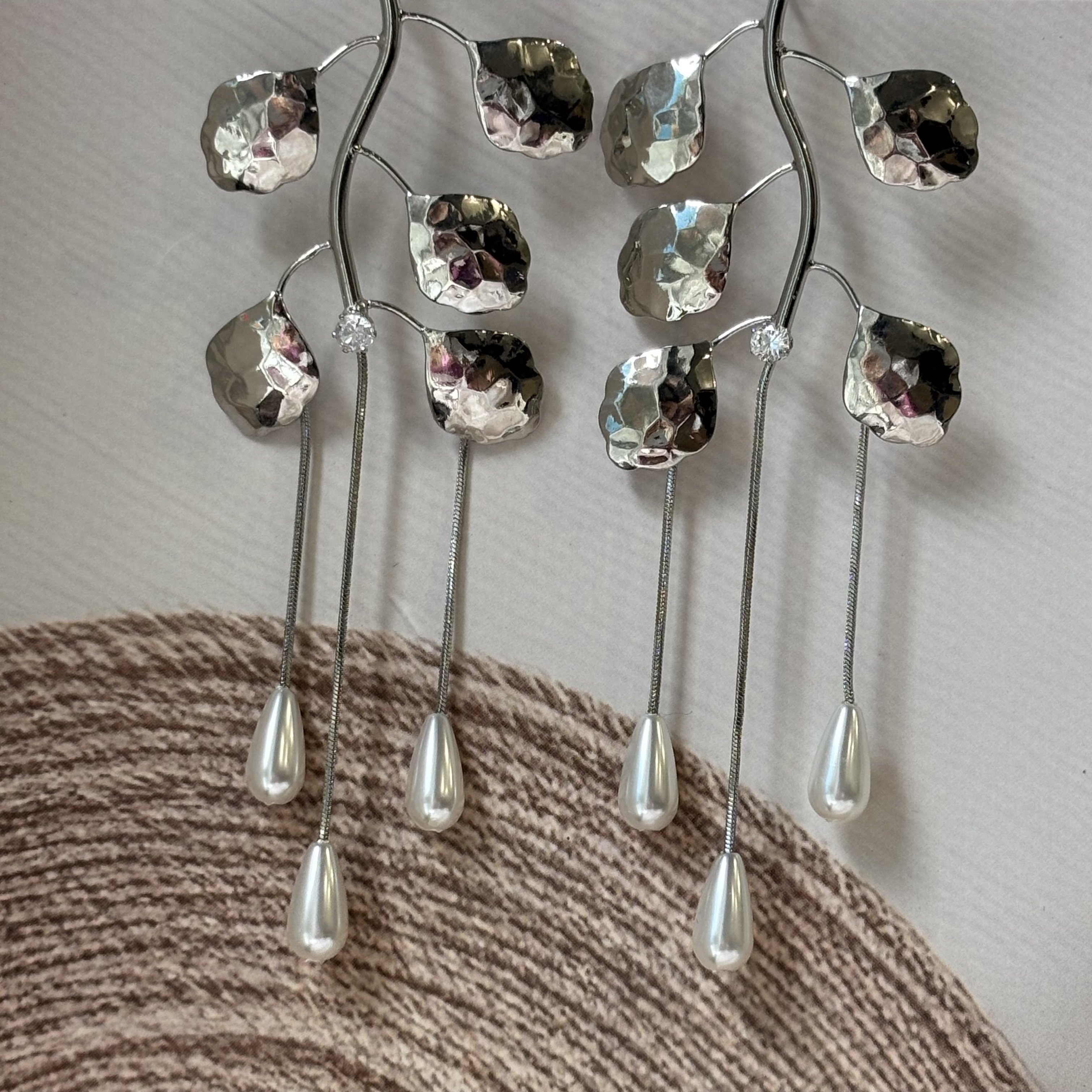 Silver leafs hangings
