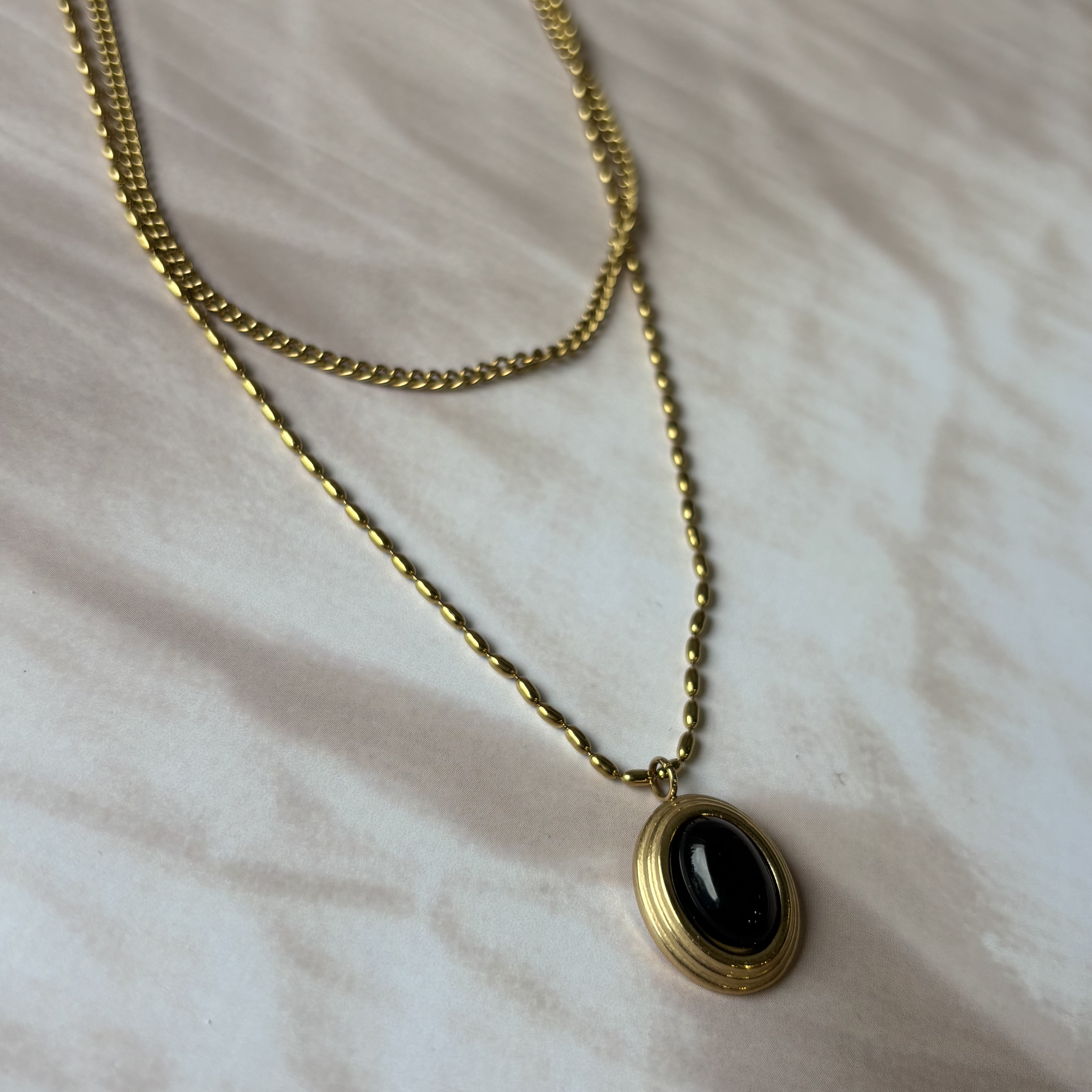 Double layer black pendant