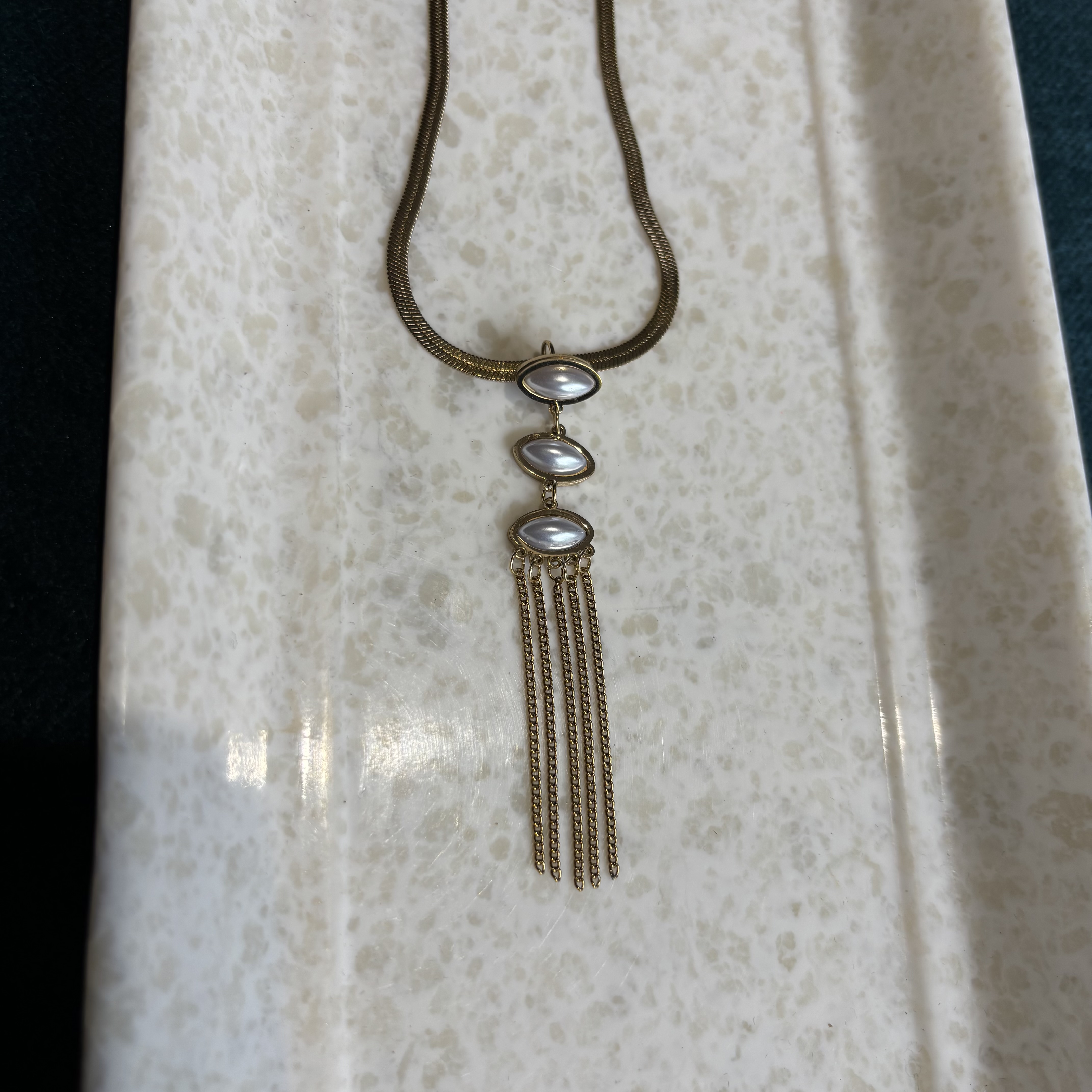 Pearl story pendant