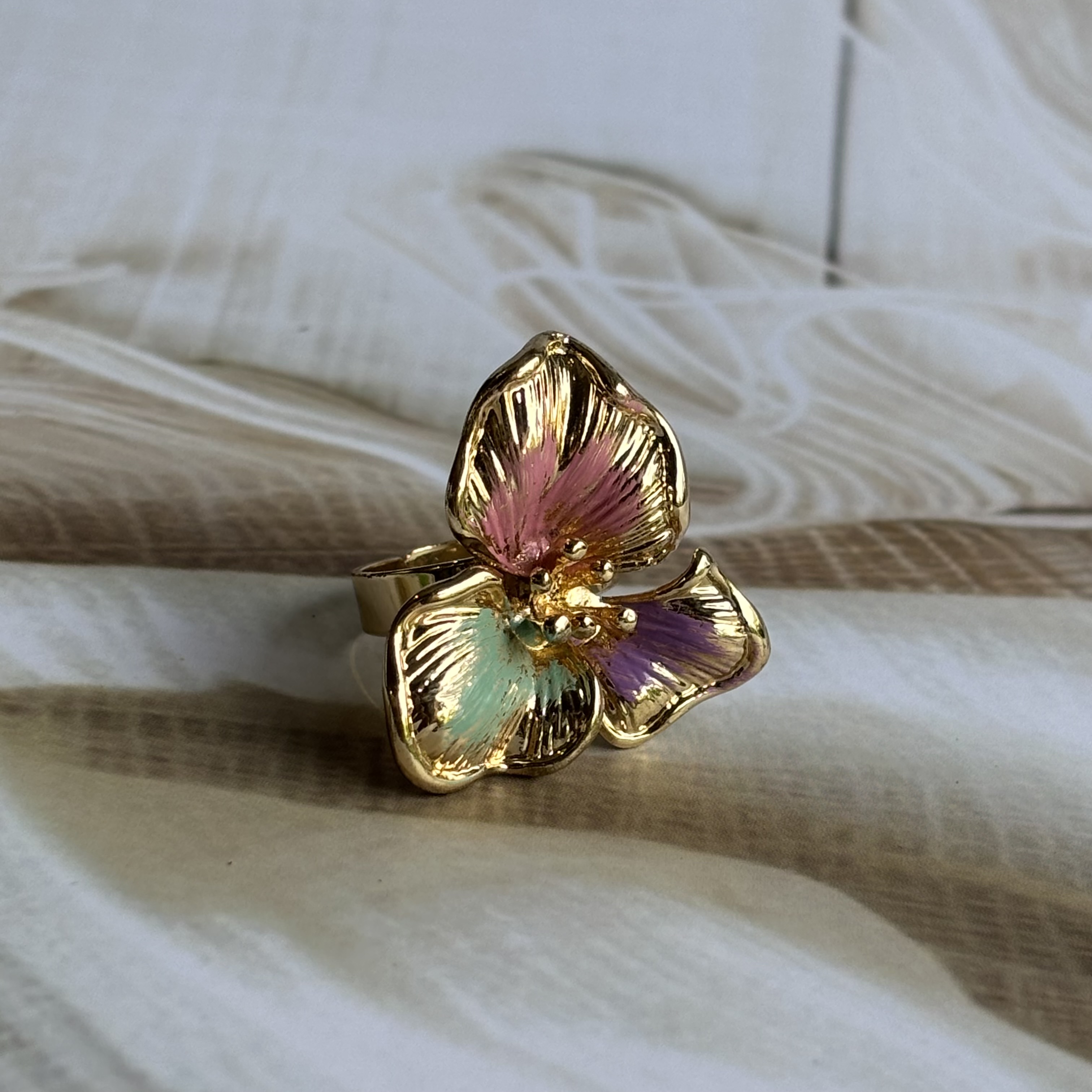 Chunky flower ring