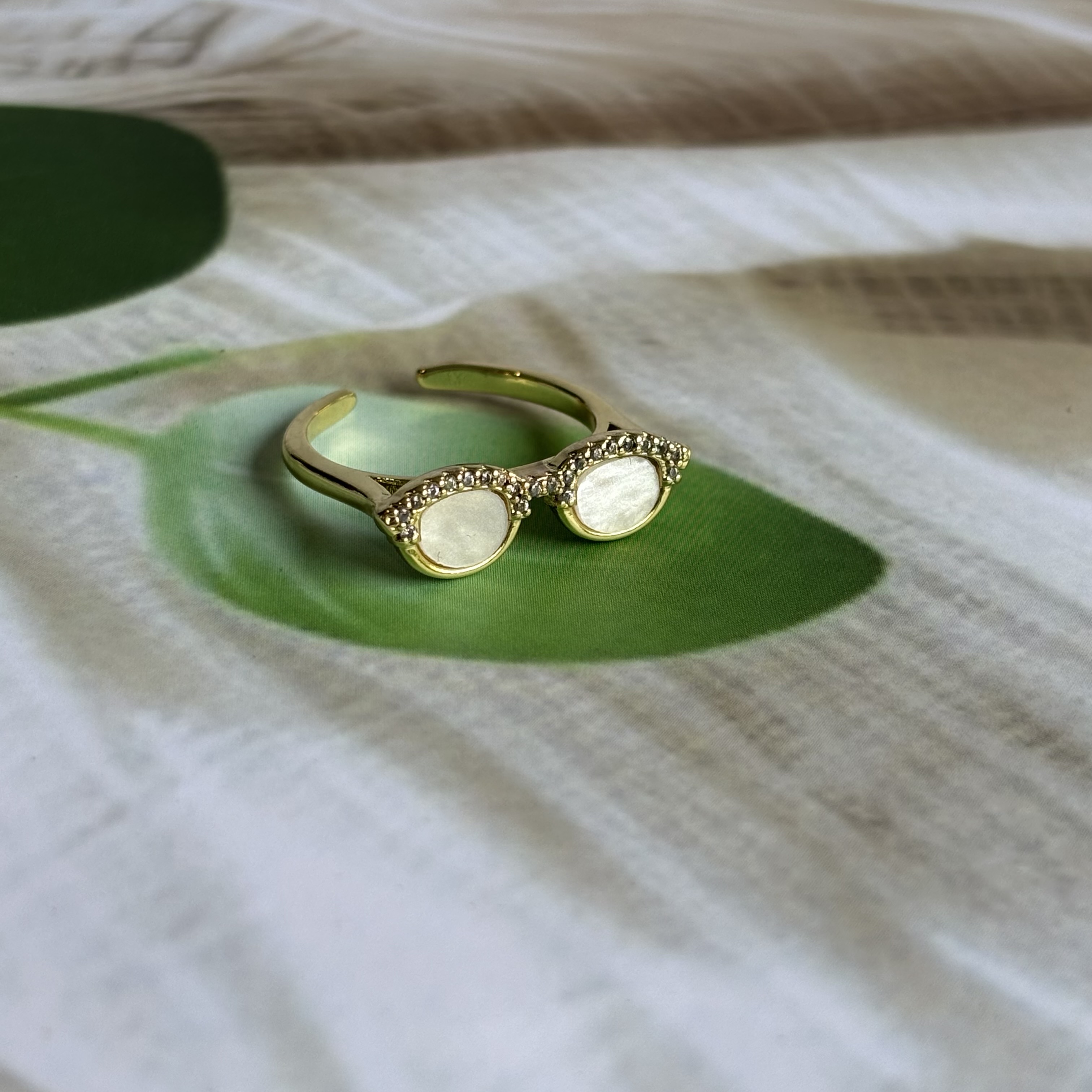 Sunglasses ring