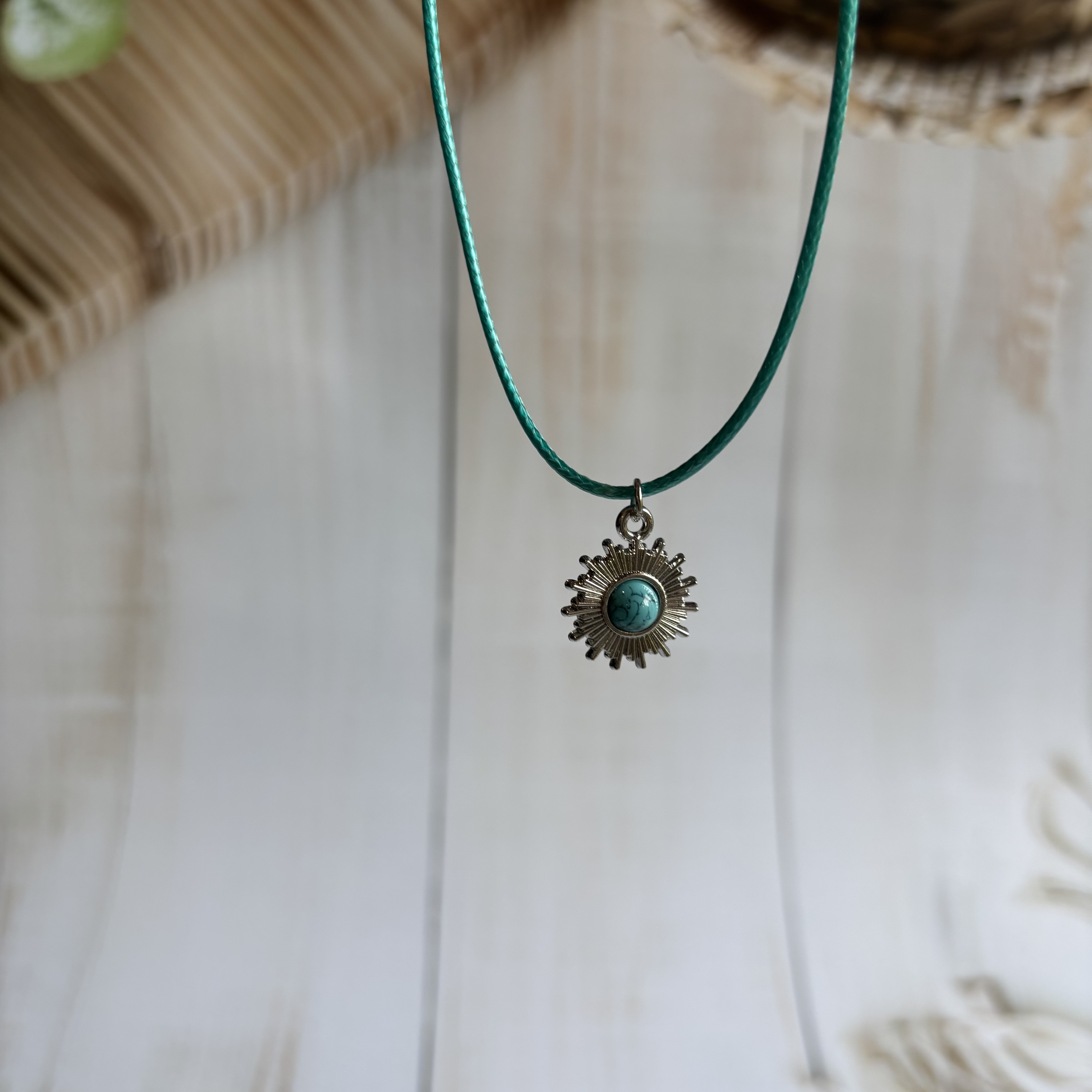 Pendant in blue thread -turquoise