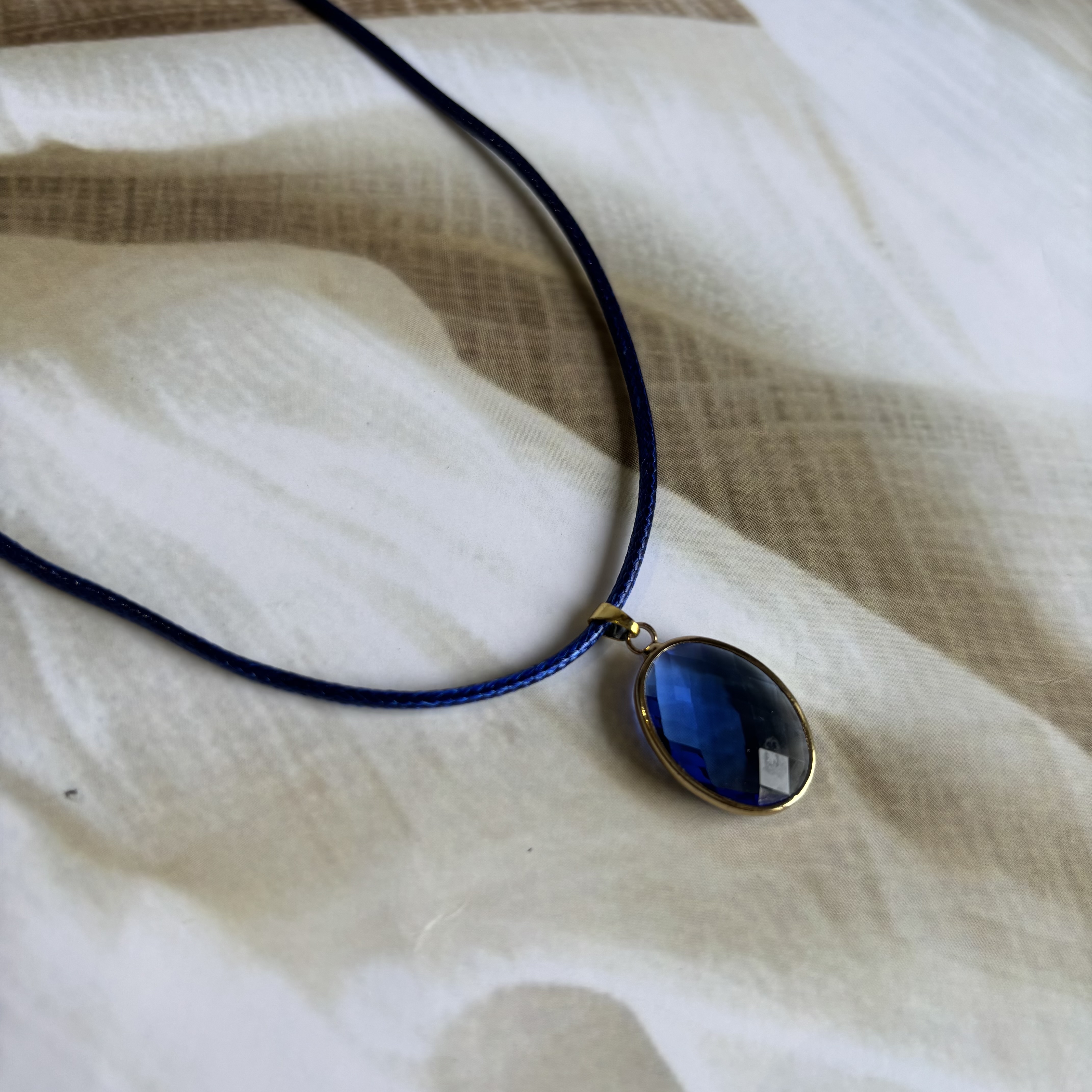 Pendant in thread -Blue